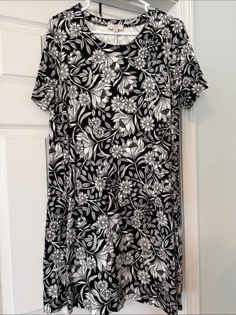 LOFT Black & White Floral Short Sleeve Tunic